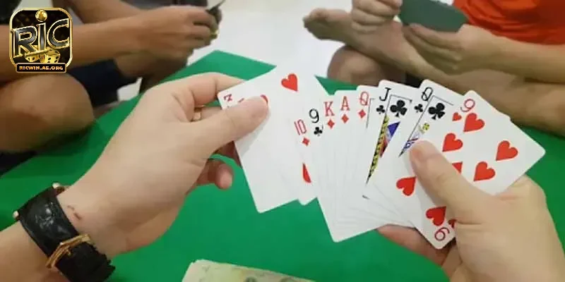 Luật chơi bài sâm lốc chuẩn cho người mới